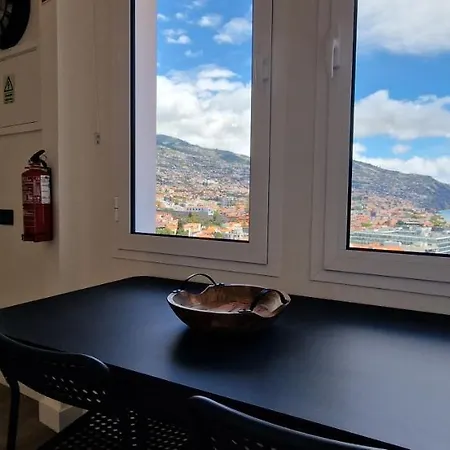 Yana's Nest 丰沙尔